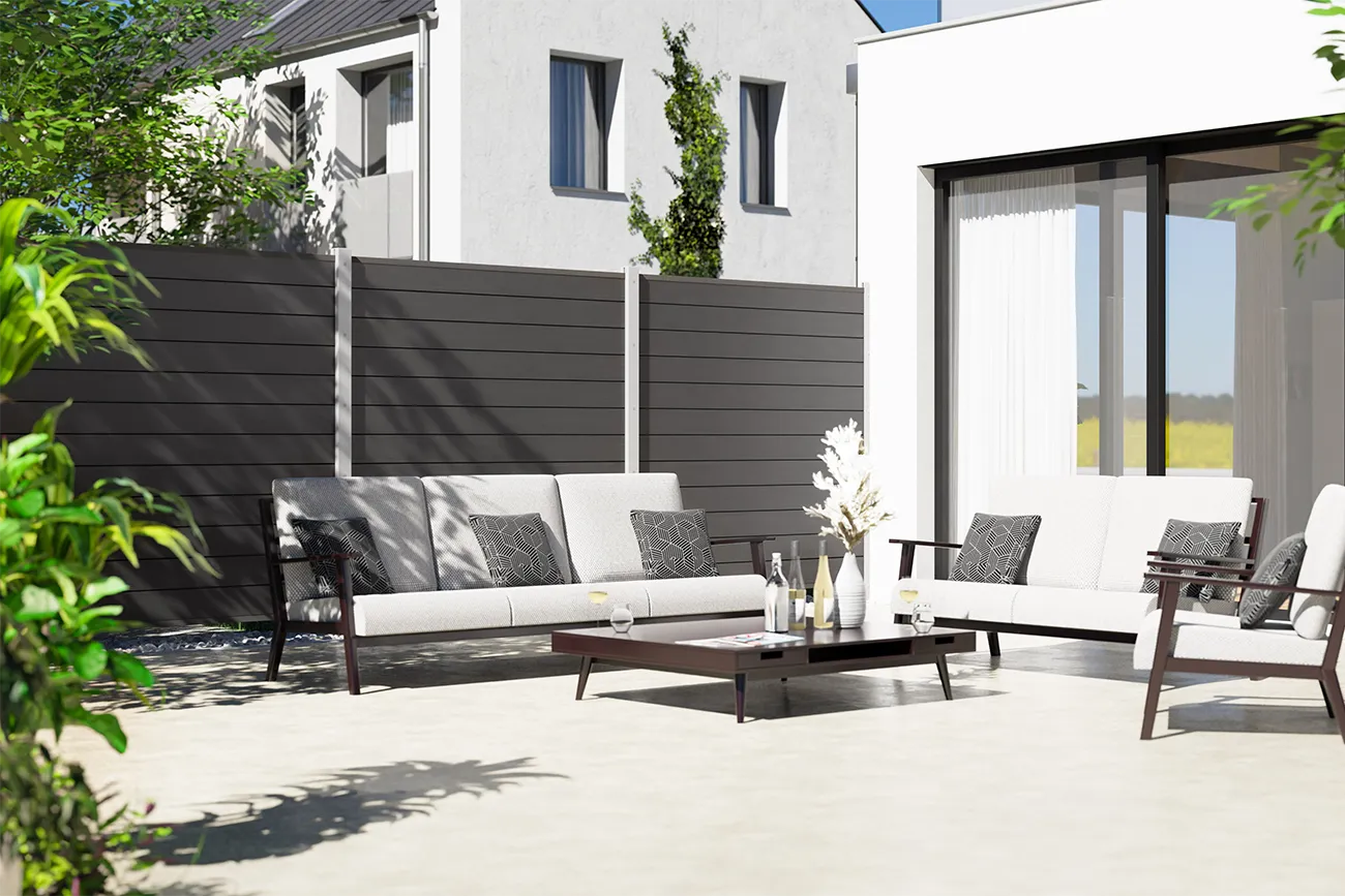 Terrasschermen van aluminium in antraciet.